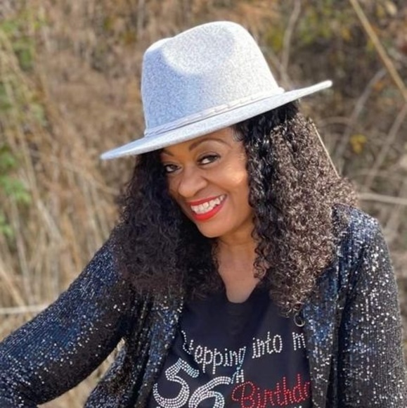 Meet your Posher, Annette - Picture 1 of 1